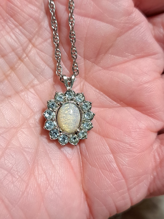 Avon Jewelry - Vintage 18" Avon Opal Pendant Necklace